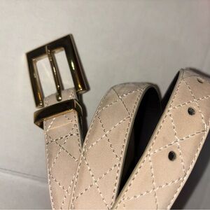 Appleseeds Quilted like  Leather Belt
Vintage Cream
With gold buckle